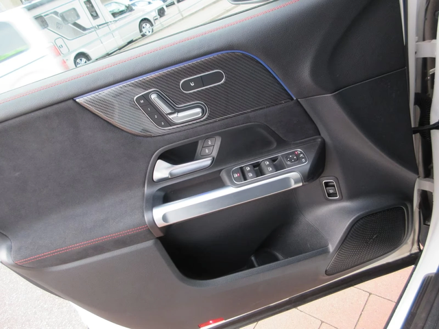 Mercedes-Benz GLB 35 AMG 4Matic - автомобили, коли, обяви за нови и употребявани 9