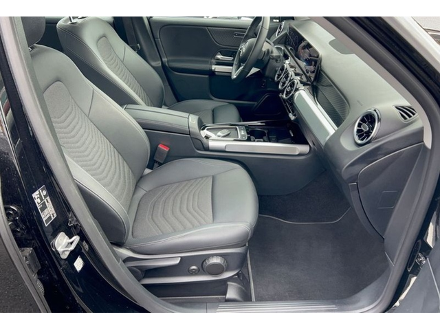 Mercedes-Benz GLB GLB 180 d - автомобили, коли, обяви за нови и употребявани 4