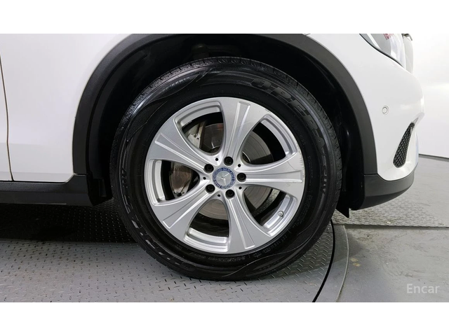 Mercedes-Benz GLC 220 ПАМЕТ* КОЖА* КАМЕРА* 4 ПОДГРЕВА - автомобили, коли, обяви за нови и употребявани 4