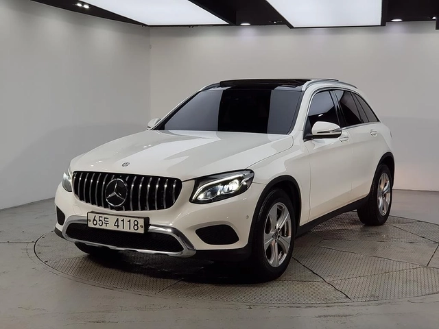 Mercedes-Benz GLC 220 d 4MATIC - автомобили, коли, обяви за нови и употребявани 0
