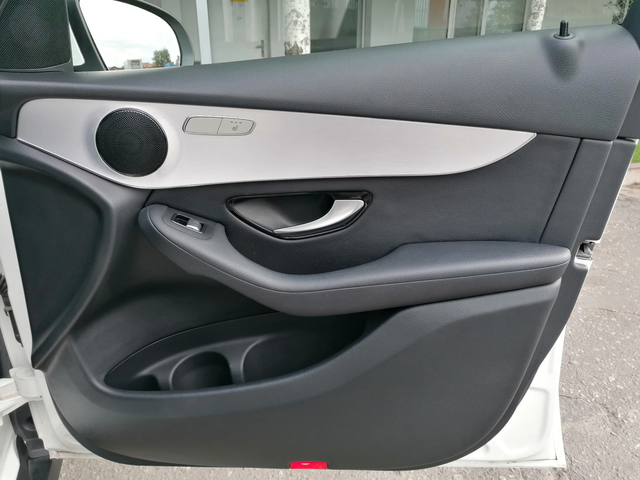 Mercedes-Benz GLC 250 AMG Line - автомобили, коли, обяви за нови и употребявани 9