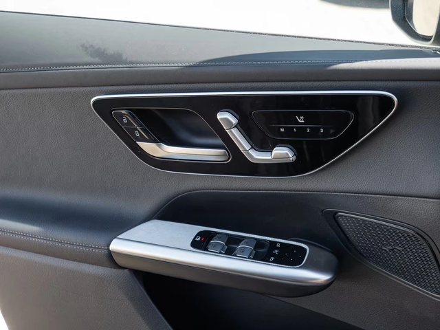 Mercedes-Benz GLC 300 d 4M - автомобили, коли, обяви за нови и употребявани 12