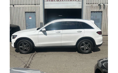 mercedes-benz-glc-300 - 1