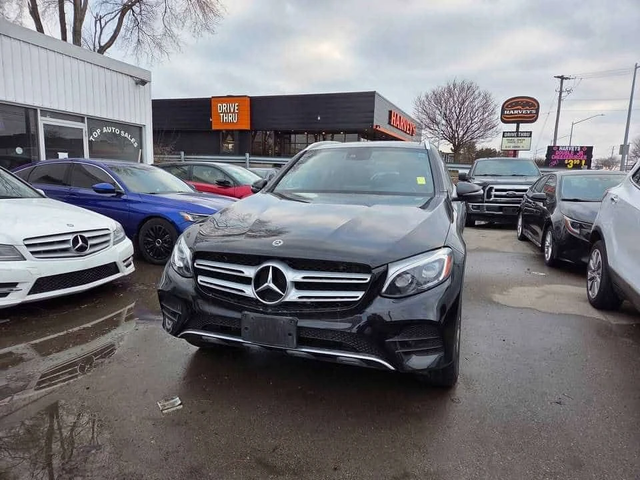Mercedes-Benz GLC 300 ПОДГРЕВИ * ПАНО * KEYLESS * CARFAX - автомобили, коли, обяви за нови и употребявани 1