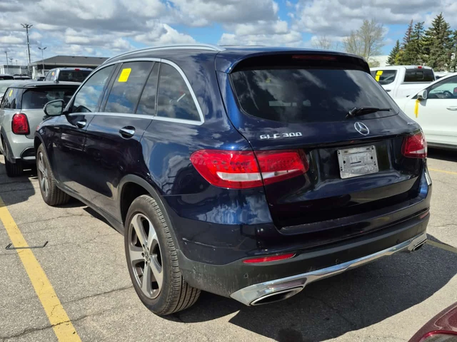 Mercedes-Benz GLC 300 * CARFAX * ПАНОРАМА * МАХАГОН * ПОДГРЕВИ * - автомобили, коли, обяви за нови и употребявани 3