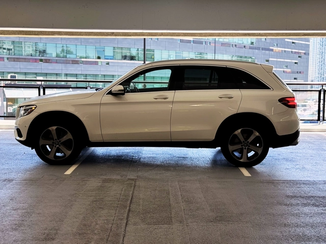 Mercedes-Benz GLC 300 4MATIC* CARFAX* АВТО КРЕДИТ* - автомобили, коли, обяви за нови и употребявани 3