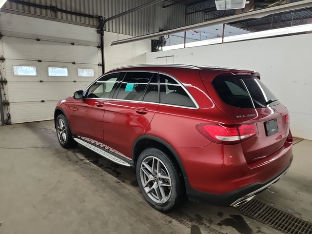Mercedes-Benz GLC 300 4MATIC | Панорама | Камера | Чист Carfax - автомобили, коли, обяви за нови и употребявани 2