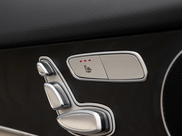 Mercedes-Benz GLC 300 4MATIC AMG Line - автомобили, коли, обяви за нови и употребявани 11
