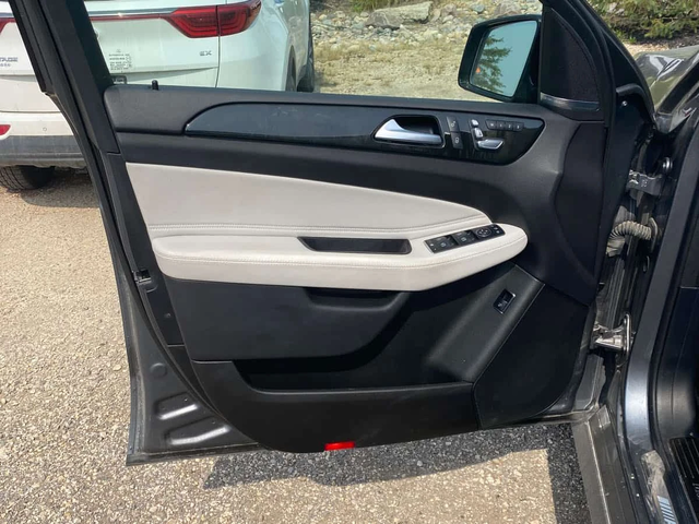 Mercedes-Benz GLC 43 AMG ДИСТРОНИК * PANO * ПОДГРЕВИ * CARFAX - автомобили, коли, обяви за нови и употребявани 11