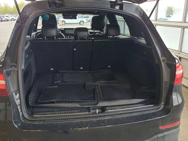 Mercedes-Benz GLC 63 AMG S * BURMESTER * 360 * PANO * CARFAX - автомобили, коли, обяви за нови и употребявани 13
