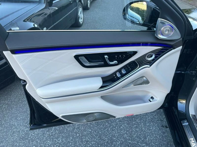 Mercedes-Benz Maybach 4M AMG Lang - автомобили, коли, обяви за нови и употребявани 8