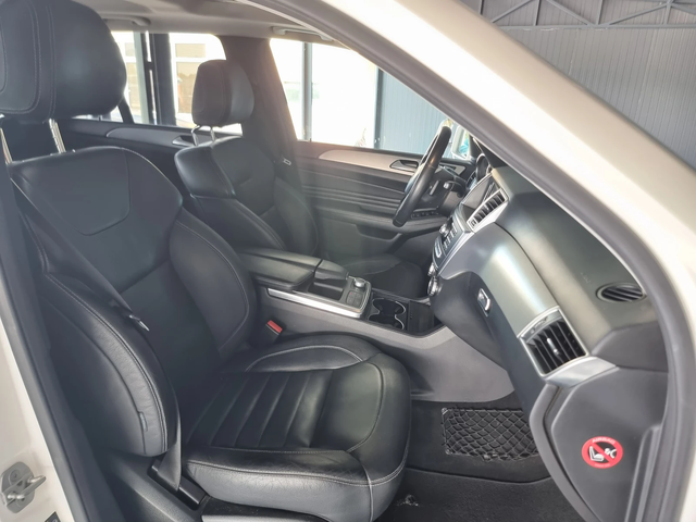 Mercedes-Benz ML 350 Panorama* AMG* Keyless* Distronic* Camera* - автомобили, коли, обяви за нови и употребявани 10