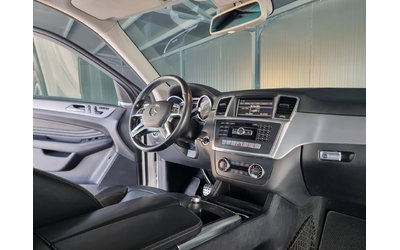 Mercedes-Benz ML 350 Panorama* AMG* Keyless* Distronic* Camera* - автомобили, коли, обяви за нови и употребявани 11