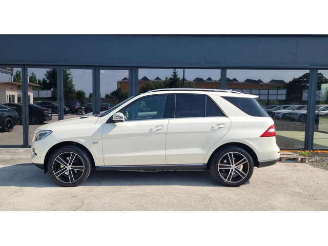 Mercedes-Benz ML 350 Panorama* AMG* Keyless* Distronic* Camera* - автомобили, коли, обяви за нови и употребявани 4