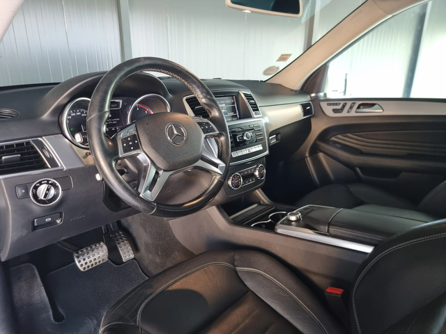 Mercedes-Benz ML 350 Panorama* AMG* Keyless* Distronic* Camera* - автомобили, коли, обяви за нови и употребявани 8