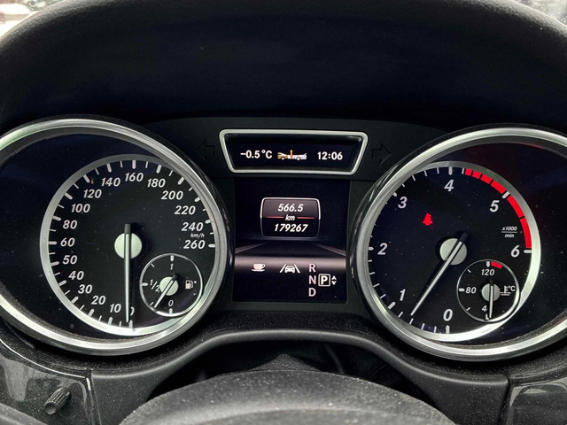 Mercedes-Benz ML 350 AMG packet* Harman Kardon* Подгрев* Пано* Камера - автомобили, коли, обяви за нови и употребявани 6