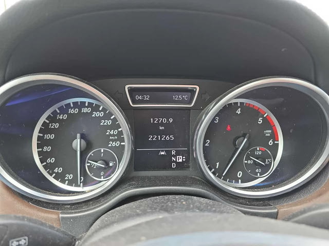 Mercedes-Benz ML 350 * BlueTEC * ПЕРФЕКТНА СЕРВИЗНА ИСТОРИЯ - автомобили, коли, обяви за нови и употребявани 7
