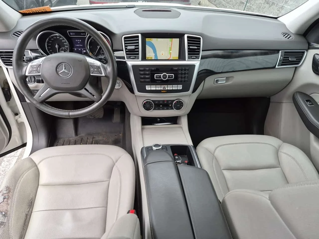 Mercedes-Benz ML 350 BLUETEC * HARMAN/KARDON* PANORAMA* - автомобили, коли, обяви за нови и употребявани 9