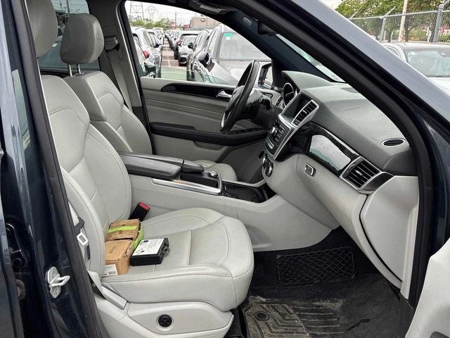 Mercedes-Benz ML 350 D * 360 КАМЕРА * НА ПРУЖИНИ * 2015 * CARFAX * - автомобили, коли, обяви за нови и употребявани 9