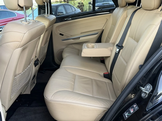 Mercedes-Benz ML 350 /6.3AMG /HARMAN CARDON/КАМЕРА/ПАНОРАМЕН ЛЮК/ - автомобили, коли, обяви за нови и употребявани 11