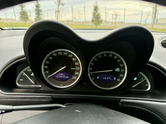 Mercedes-Benz SL 500 - автомобили, коли, обяви за нови и употребявани 9