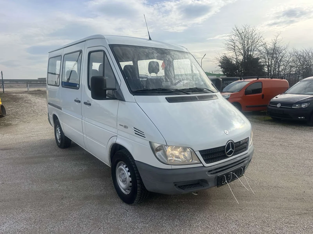 Mercedes-Benz Sprinter 208 - автомобили, коли, обяви за нови и употребявани 1