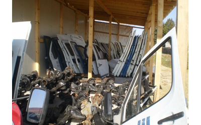 Mercedes-Benz Sprinter НА ЧАСТИ - автомобили, коли, обяви за нови и употребявани 9