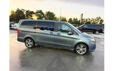 mercedes-benz-v-220 - 1