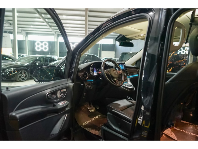 Mercedes-Benz V 300 D 7+ 1 LONG FULL AMG LINE BURMEISTER ЛИЗИНГ 100% - автомобили, коли, обяви за нови и употребявани 9