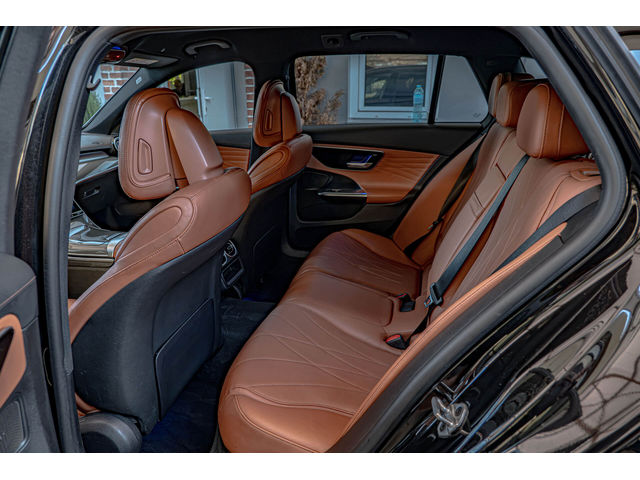 Mercedes C220 AMG Line/Exclusive/4Matic/MBUX/Ambient/Подгрев/Карбон - автомобили, коли, обяви за нови и употребявани 7