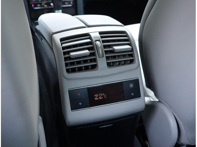 Mercedes E220 CDI/Avantgard/Подгрев/PDC/Навигация/Шибедах - автомобили, коли, обяви за нови и употребявани 12