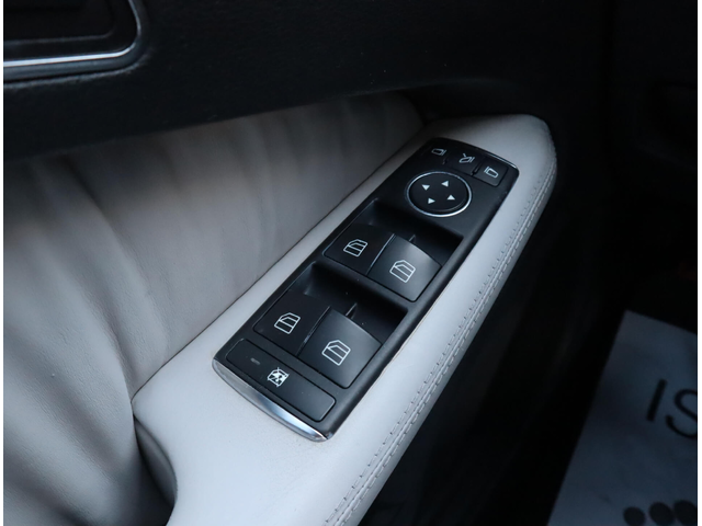 Mercedes E220 CDI/Avantgard/Подгрев/PDC/Навигация/Шибедах - автомобили, коли, обяви за нови и употребявани 18