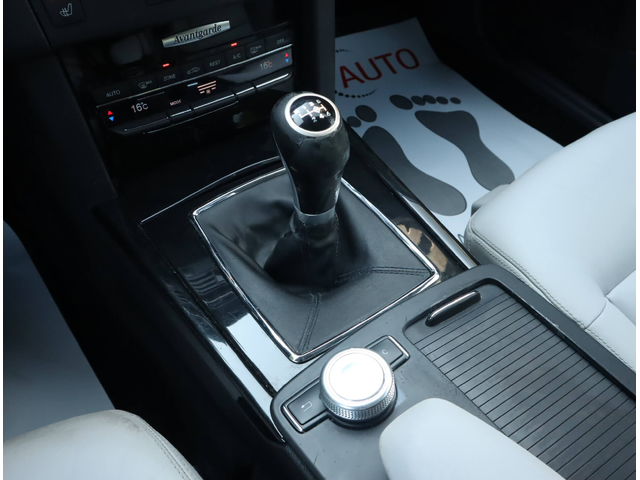 Mercedes E220 CDI/Avantgard/Подгрев/PDC/Навигация/Шибедах - автомобили, коли, обяви за нови и употребявани 9
