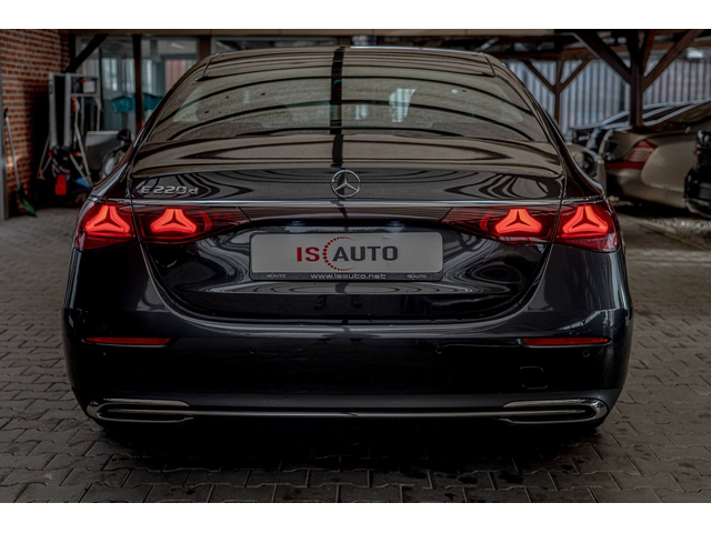 Mercedes E220 d/Avantgarde/Virtual/Панорама/MBUX/Pre-Safe/Thermatic - автомобили, коли, обяви за нови и употребявани 3