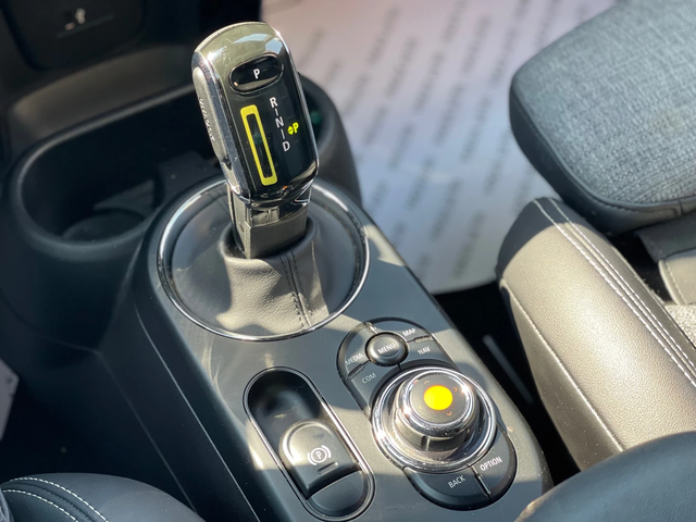 Mini Cooper SE* Keyless* Navi* Kamera* LED - автомобили, коли, обяви за нови и употребявани 13