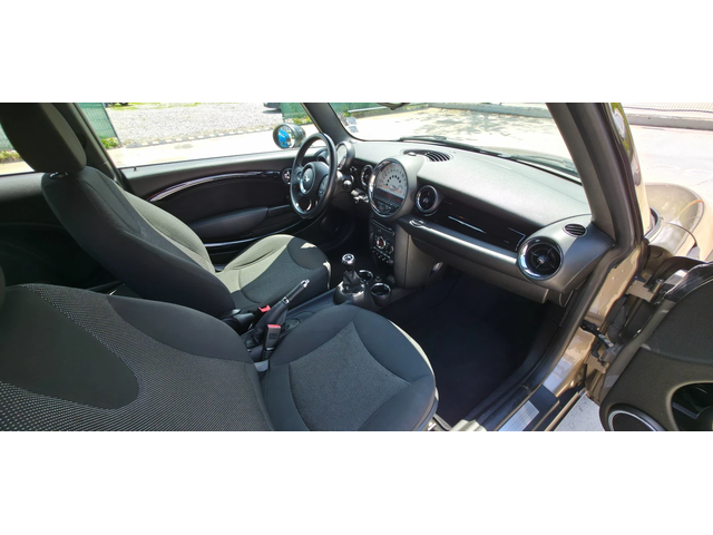 Mini Cooper 1.6 D 112k.c UNIKAT EURO 5B - автомобили, коли, обяви за нови и употребявани 13