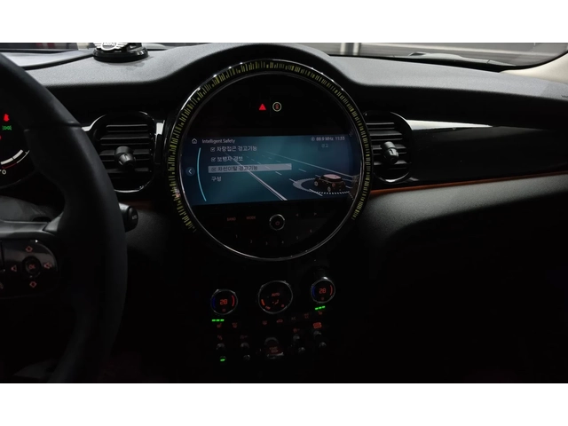 Mini Cooper HEAD-UP * LED * NAVI * КАМЕРА * KEYLESS * CARPLAY - автомобили, коли, обяви за нови и употребявани 7
