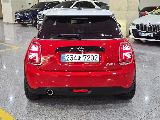 Mini Cooper High* ПОДГРЕВ* ПАНОРАМА* KAМЕРА* АСИСТЕНТИ СИГУРНО - автомобили, коли, обяви за нови и употребявани 2