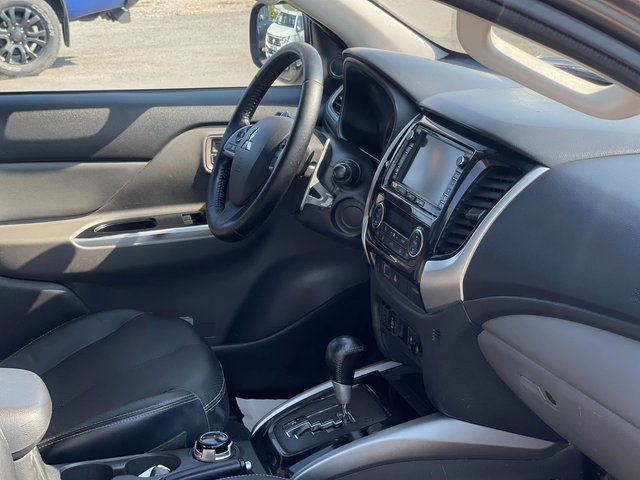 Mitsubishi L200 2.4Di-D Instyle 4x4 * 80 Jahre* - автомобили, коли, обяви за нови и употребявани 11