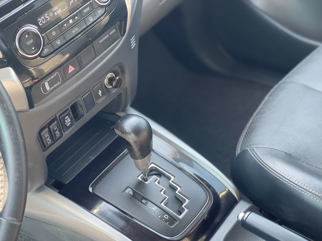 Mitsubishi L200 2.4Di-D Instyle 4x4 * 80 Jahre* - автомобили, коли, обяви за нови и употребявани 14