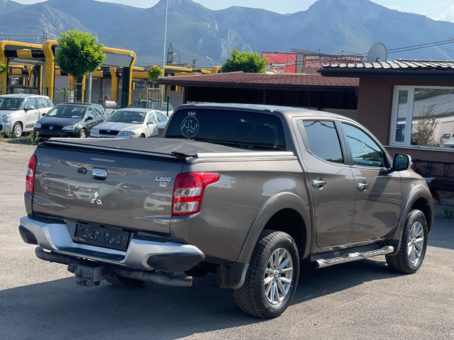 Mitsubishi L200 2.4Di-D Instyle 4x4 * 80 Jahre* - автомобили, коли, обяви за нови и употребявани 4