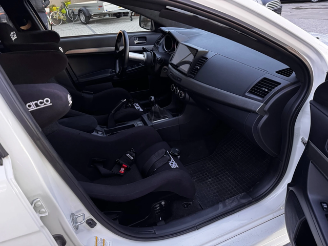 Mitsubishi Lancer Evolution X - автомобили, коли, обяви за нови и употребявани 8