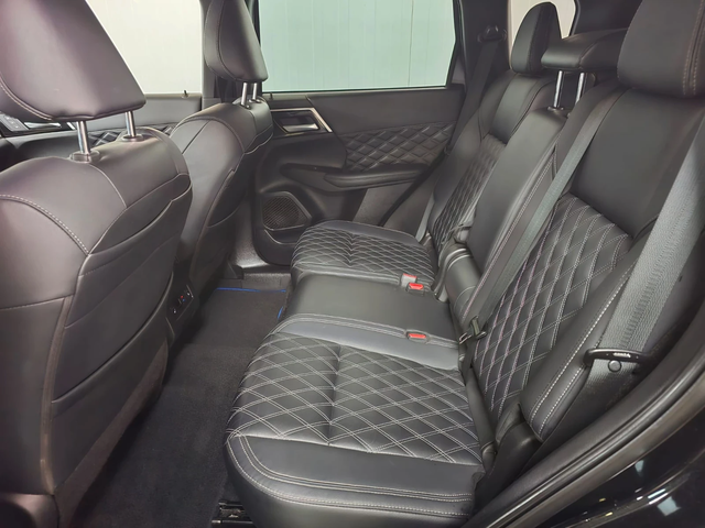 Mitsubishi Outlander PLUG-IN HYBRID PHEV SE S-AWC - автомобили, коли, обяви за нови и употребявани 11