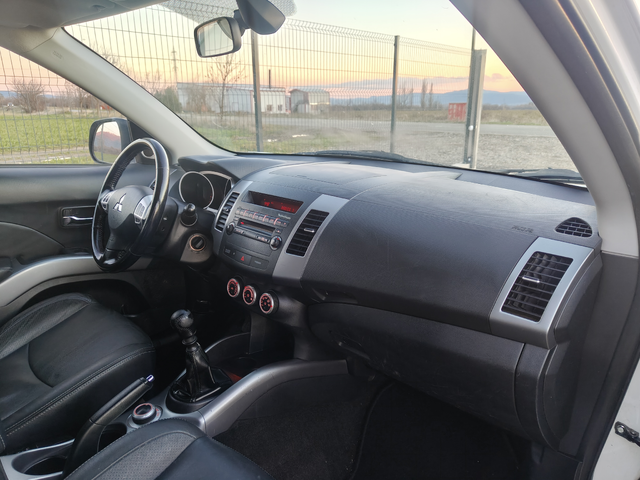 Mitsubishi Outlander 2.2 DID 156 7M - автомобили, коли, обяви за нови и употребявани 6