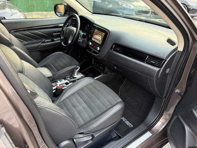 Mitsubishi Outlander 2.4PHEV 4WD Plug in Hybrid - автомобили, коли, обяви за нови и употребявани 13