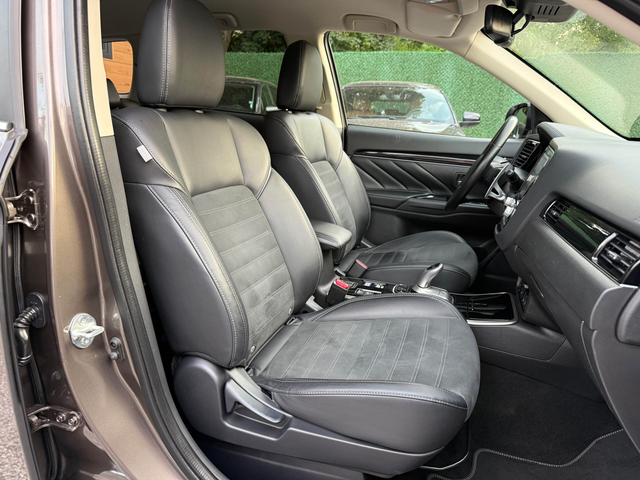 Mitsubishi Outlander 2.4PHEV 4WD Plug in Hybrid - автомобили, коли, обяви за нови и употребявани 15