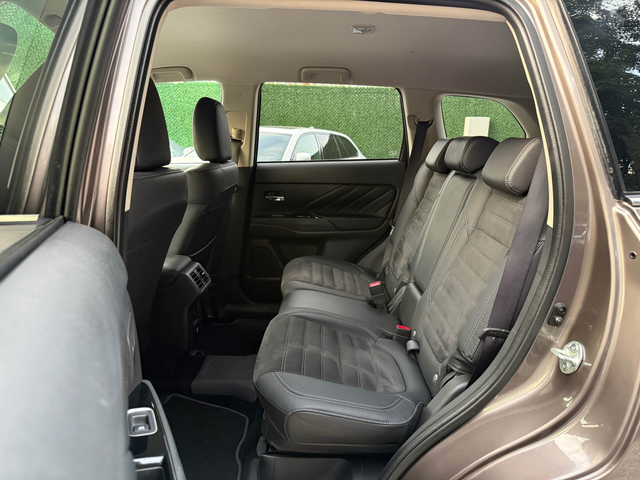 Mitsubishi Outlander 2.4PHEV 4WD Plug in Hybrid - автомобили, коли, обяви за нови и употребявани 16