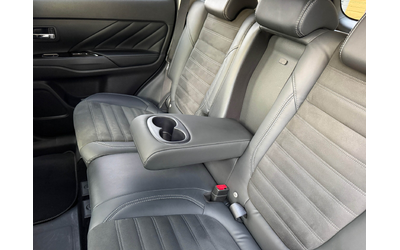 Mitsubishi Outlander 2.4PHEV 4WD Plug in Hybrid - автомобили, коли, обяви за нови и употребявани 19