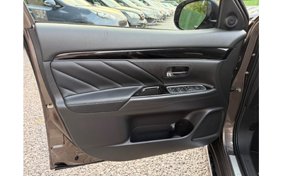 Mitsubishi Outlander 2.4PHEV 4WD Plug in Hybrid - автомобили, коли, обяви за нови и употребявани 20