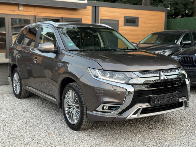 Mitsubishi Outlander 2.4PHEV 4WD Plug in Hybrid - автомобили, коли, обяви за нови и употребявани 2